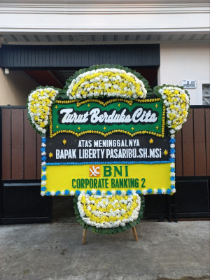 Papan Bunga Duka di Banyuates