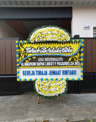 Papan Bunga Duka di Banyuates
