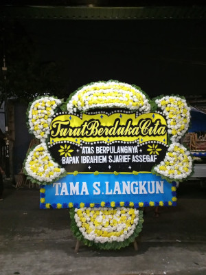 Papan Bunga Duka di Banyuates